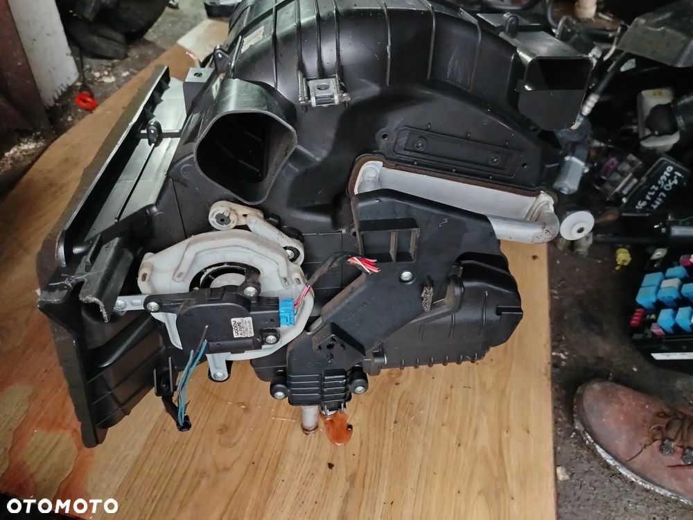 KOMPLETNA NAGRZEWNICA Z KLIMATYZACJĄ EUROPA  HYUNDAI I30 I 1 07-12 1.4 BENZYNA - 4