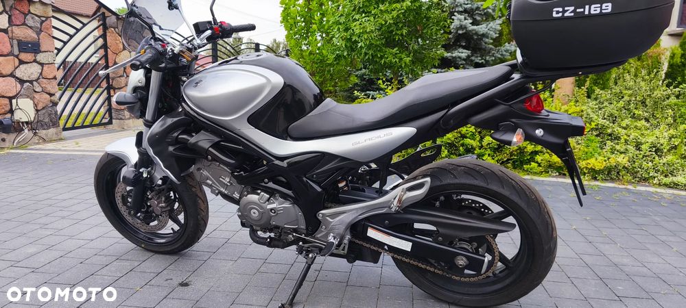 Suzuki Gladius - 6