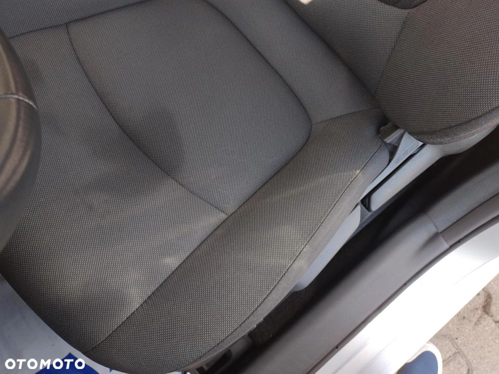 Toyota Corolla 1.8 Hybrid Comfort - 13