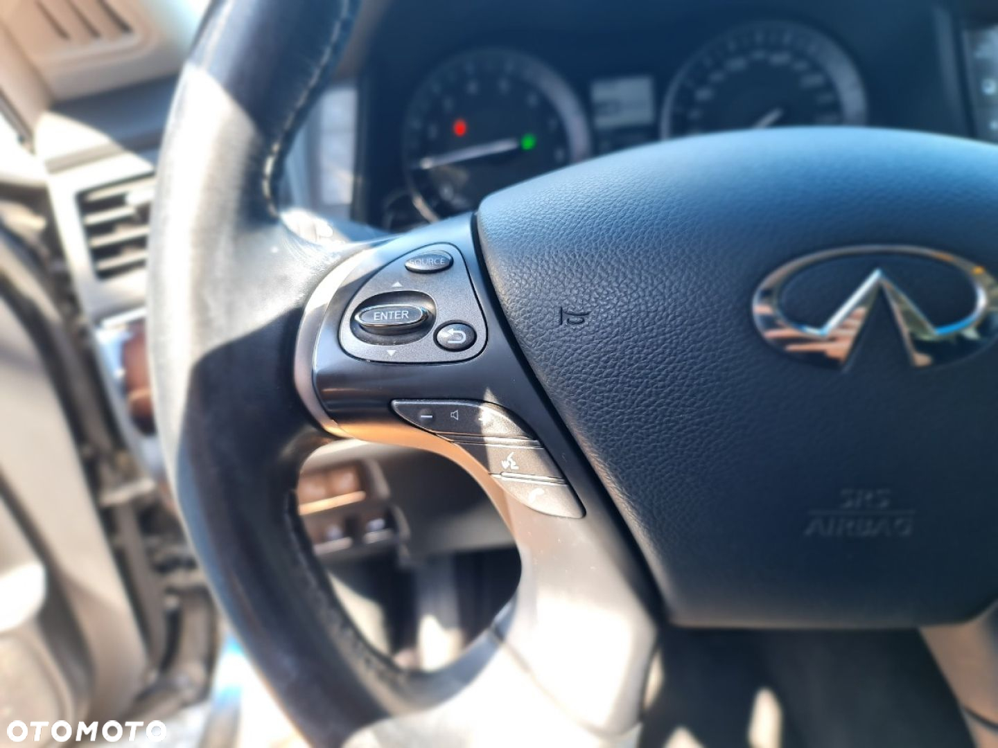 Infiniti Q70 - 24