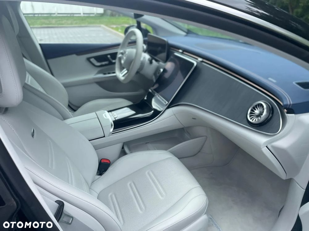 Mercedes-Benz EQE - 7