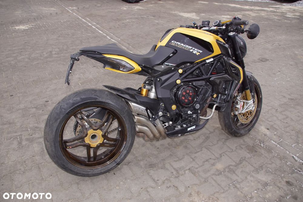 Motocykl na części 692106889 MV Agusta Dragster 800 RR 140 KM 2017R wydech hp corse koła bst włókno węglowe ohlins brembo carbon stretfighter silnik lampa lagi felgi zaciski zbiornik licznik - 9