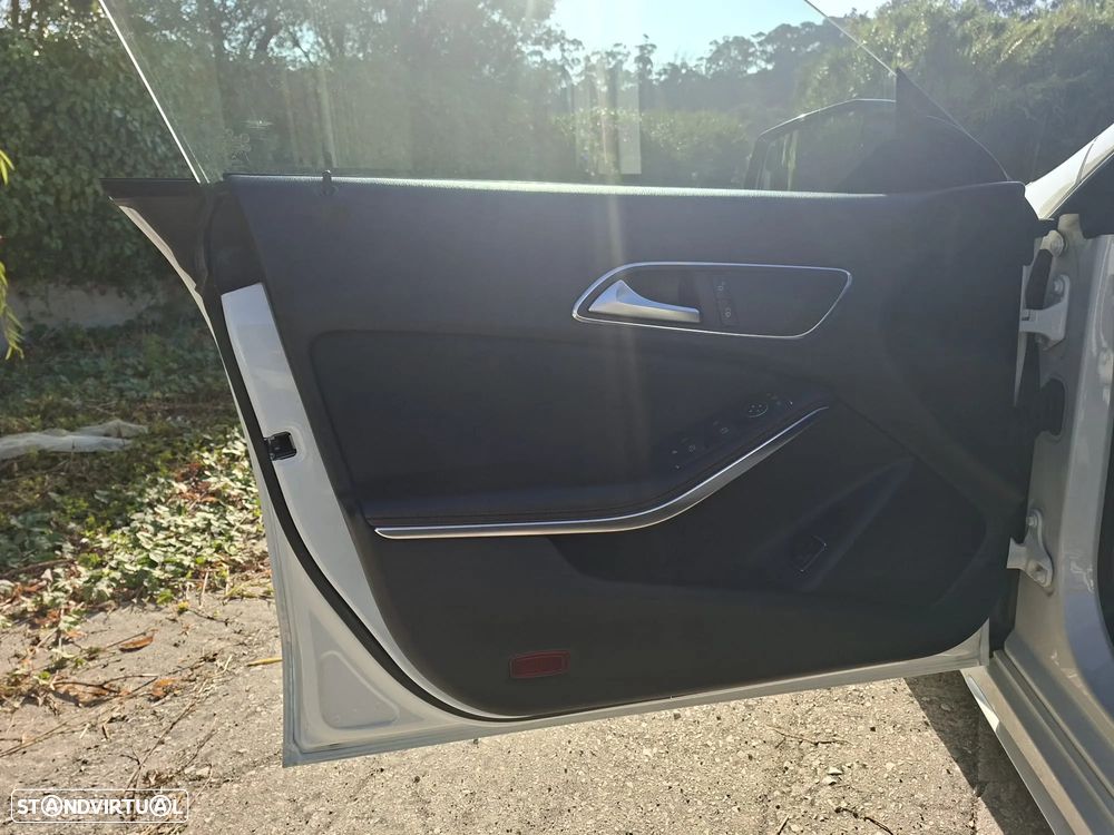 Mercedes-Benz CLA 220 d Shooting Brake AMG Line Aut. - 32