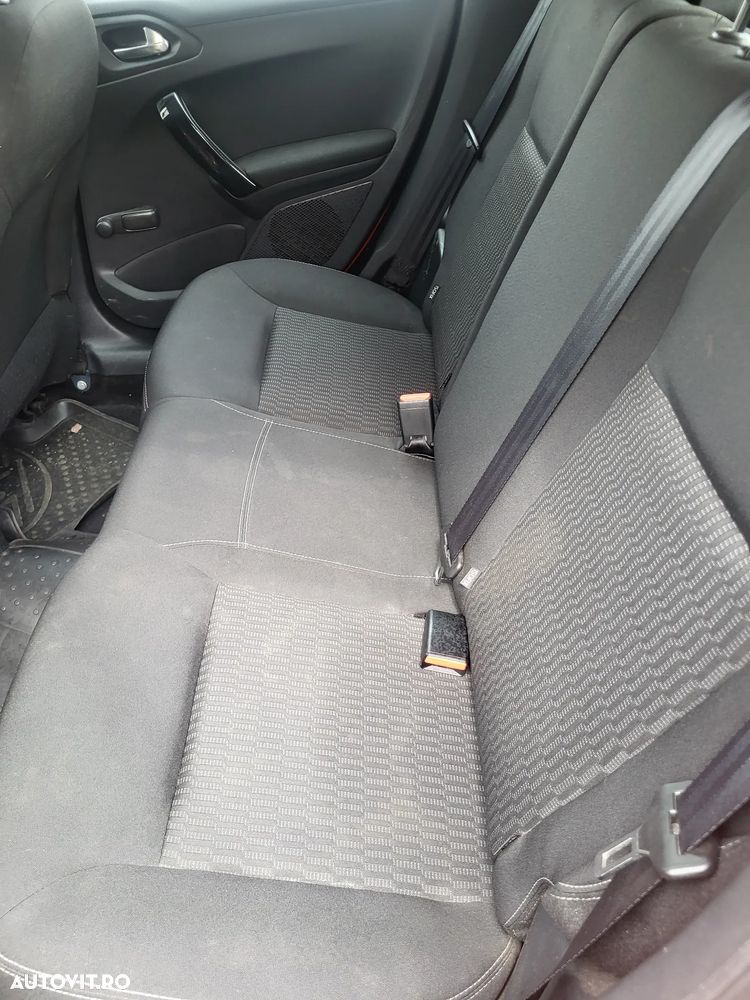 Peugeot 208 - 7