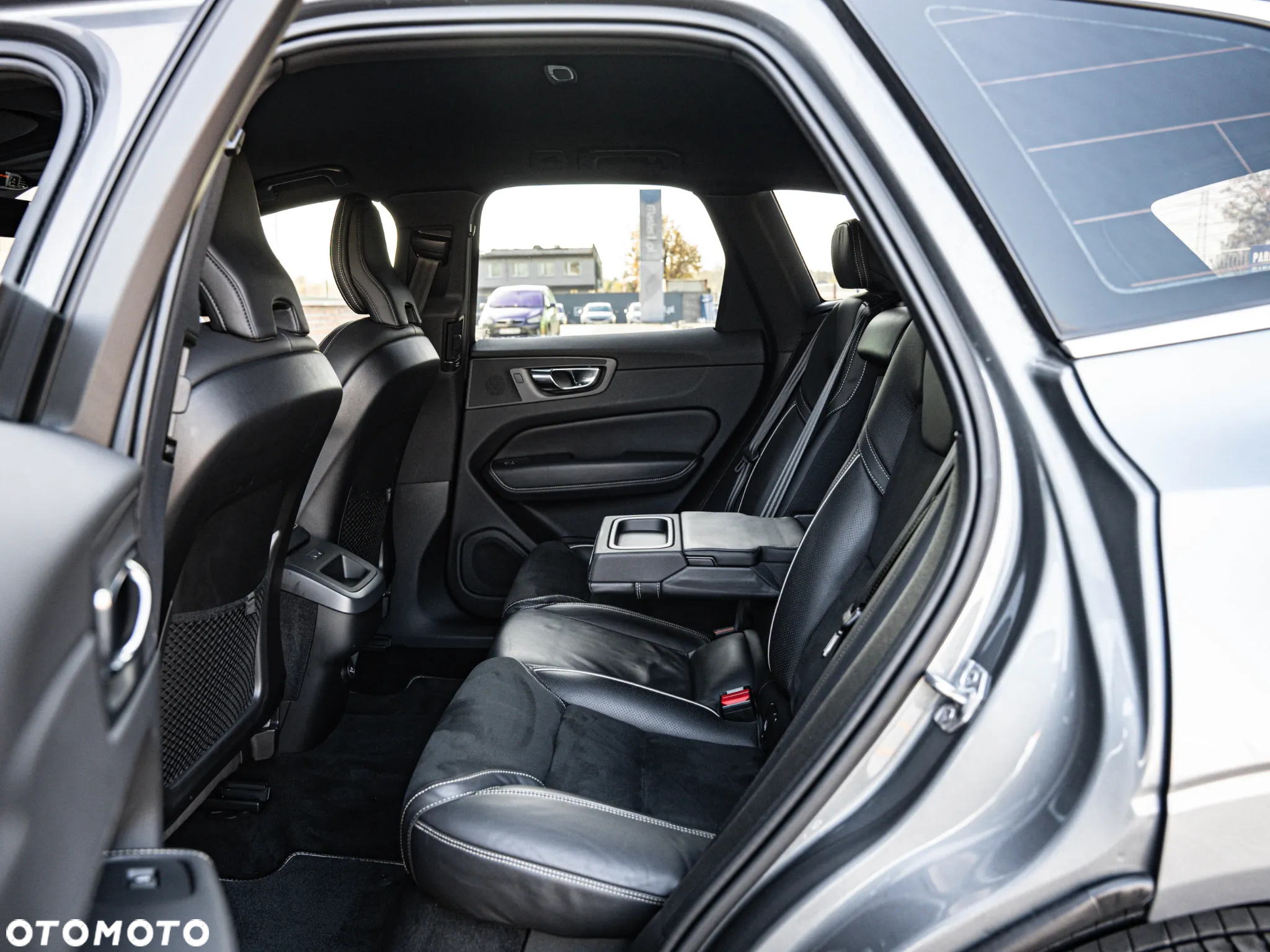 Volvo XC 60 D4 R-Design - 32