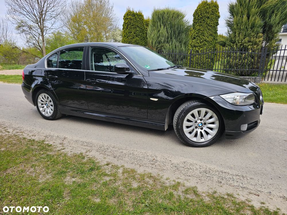 BMW Seria 3 320d DPF Edition Sport - 32