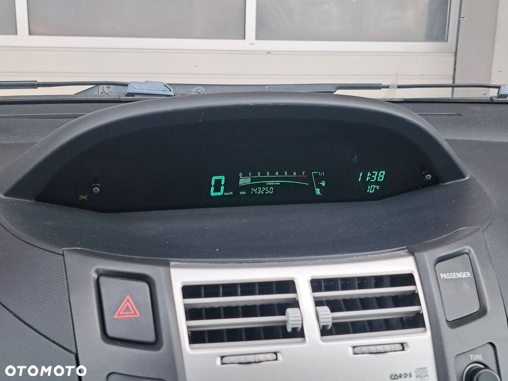 Toyota Yaris 1.3 Luna Premium - 10