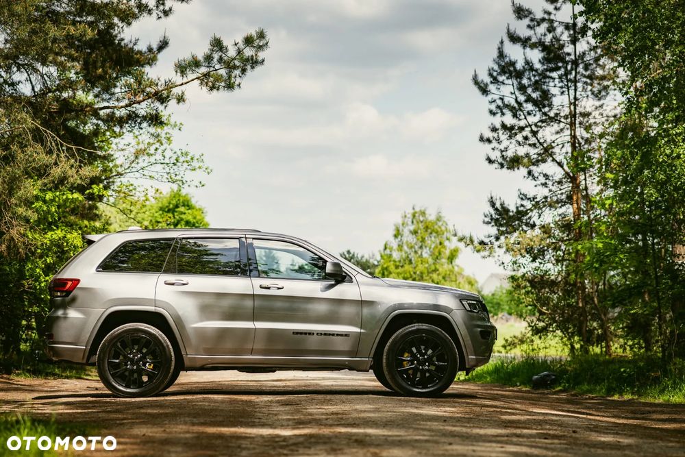 Jeep Grand Cherokee - 26