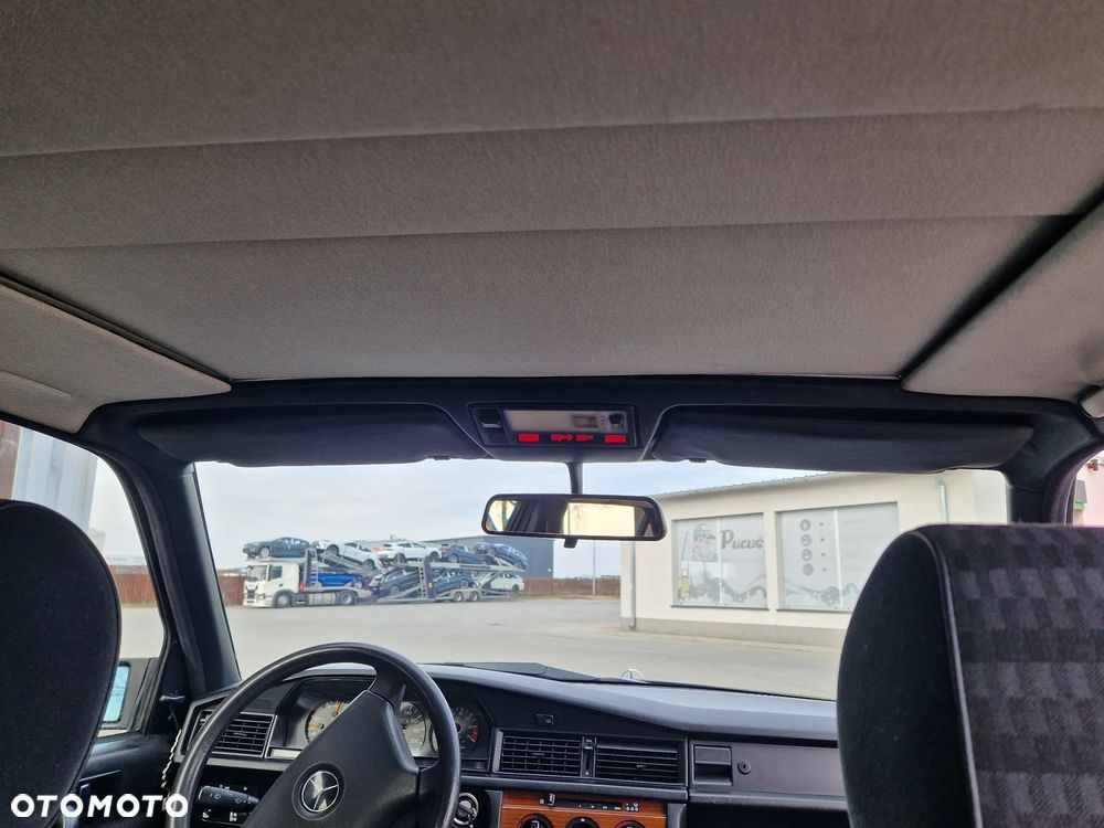 Mercedes-Benz W201 (190) - 8