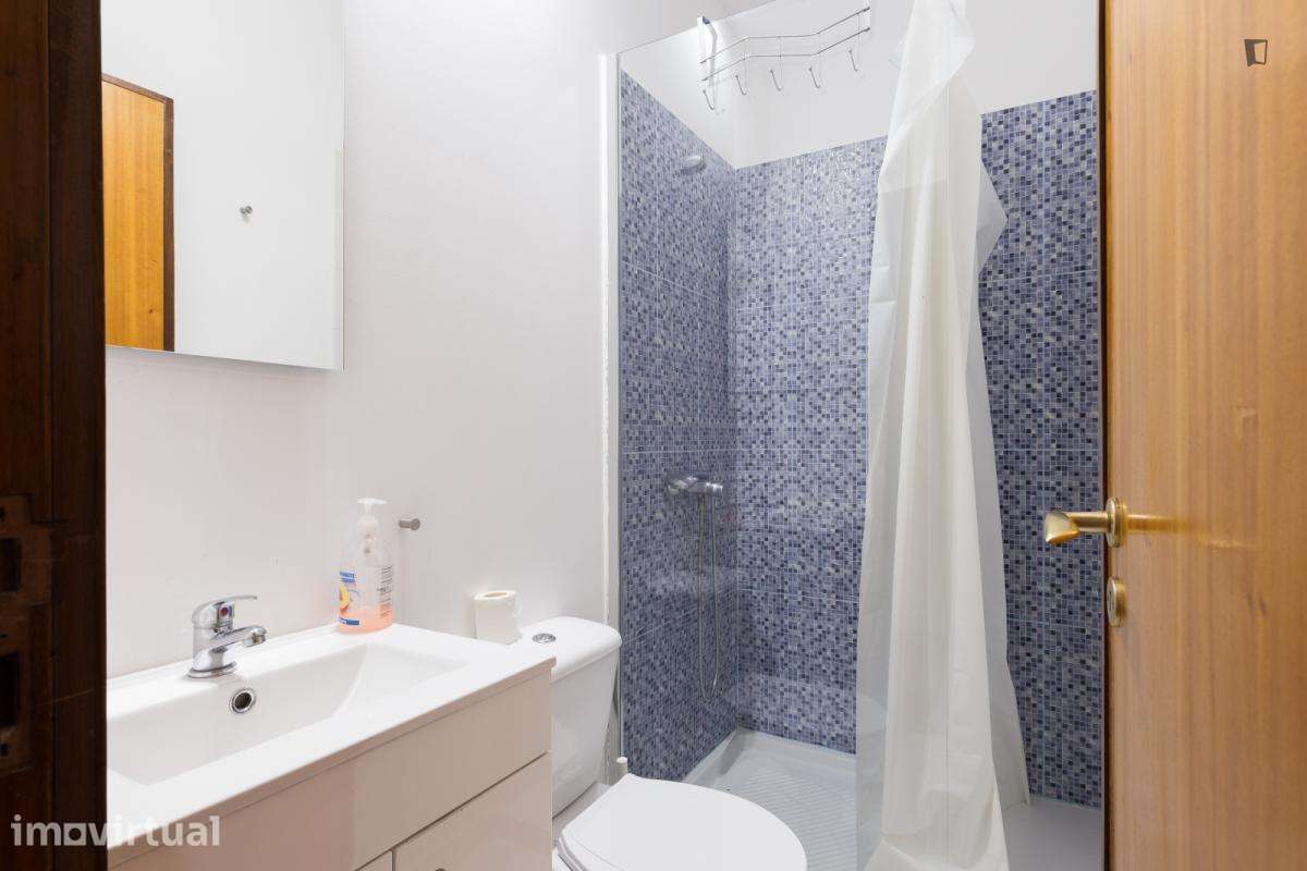 Quarto - localizado em Paranhos Porto - Grande imagem: 2/13