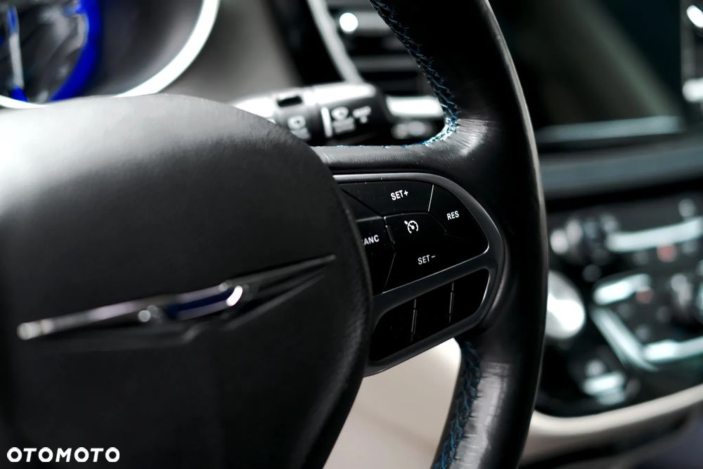 Chrysler Pacifica - 26