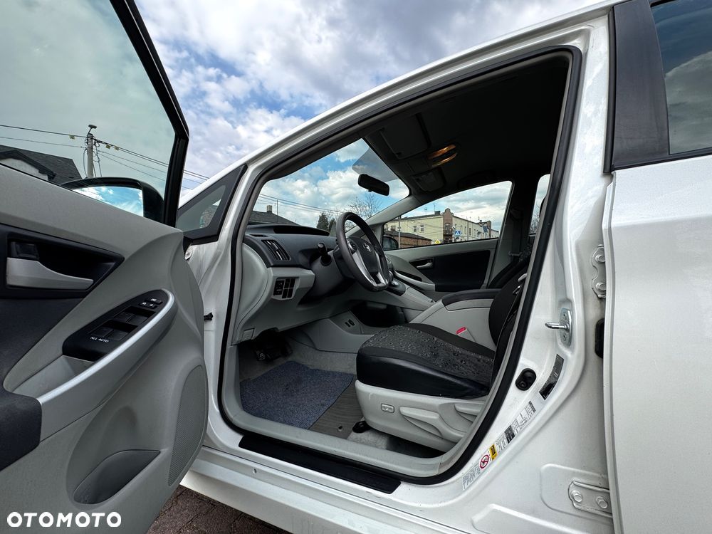 Toyota Prius - 17