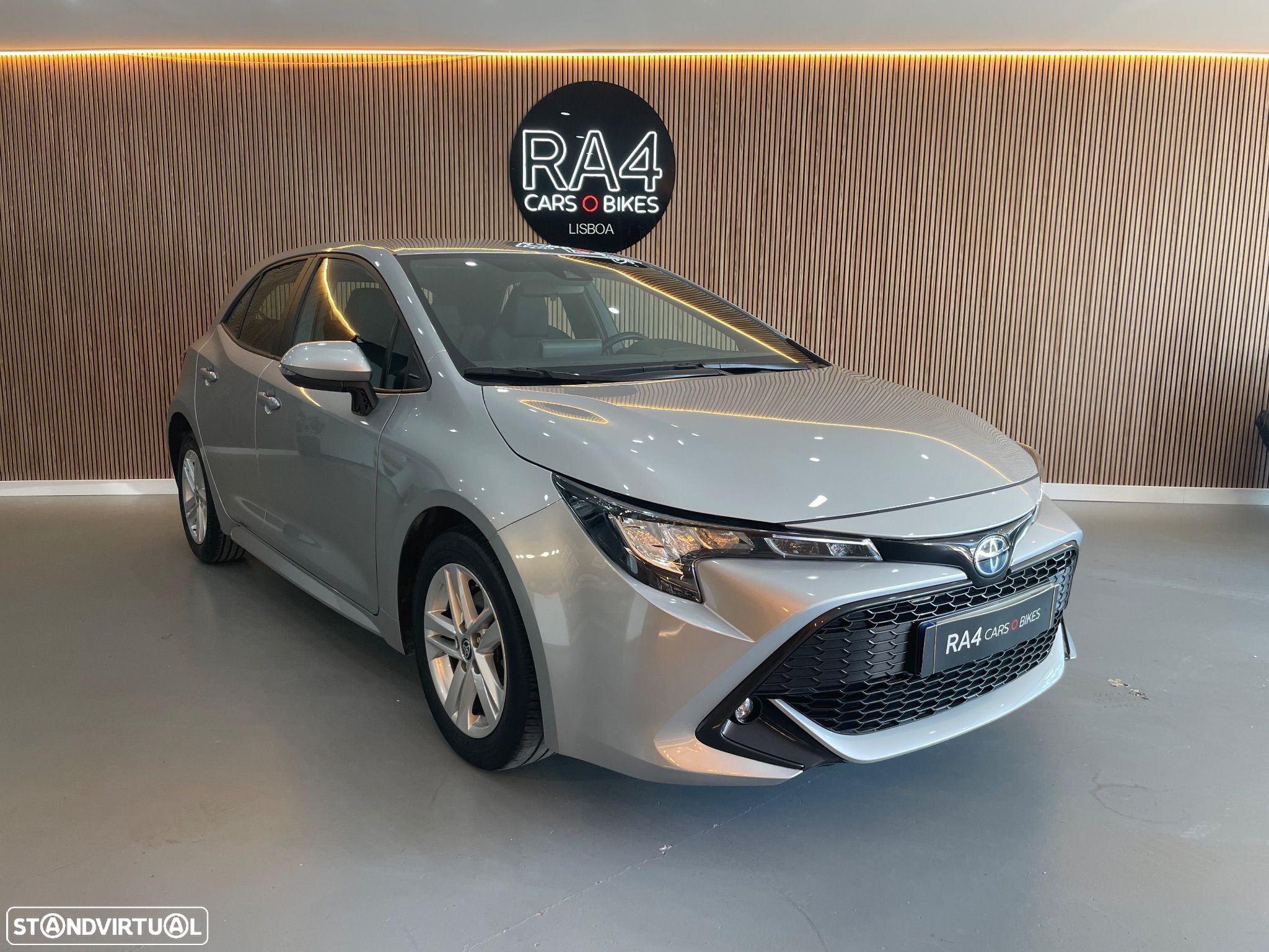 Toyota Corolla 1.8 Hybrid Exclusive - 1