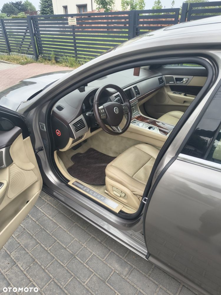 Jaguar XF - 7