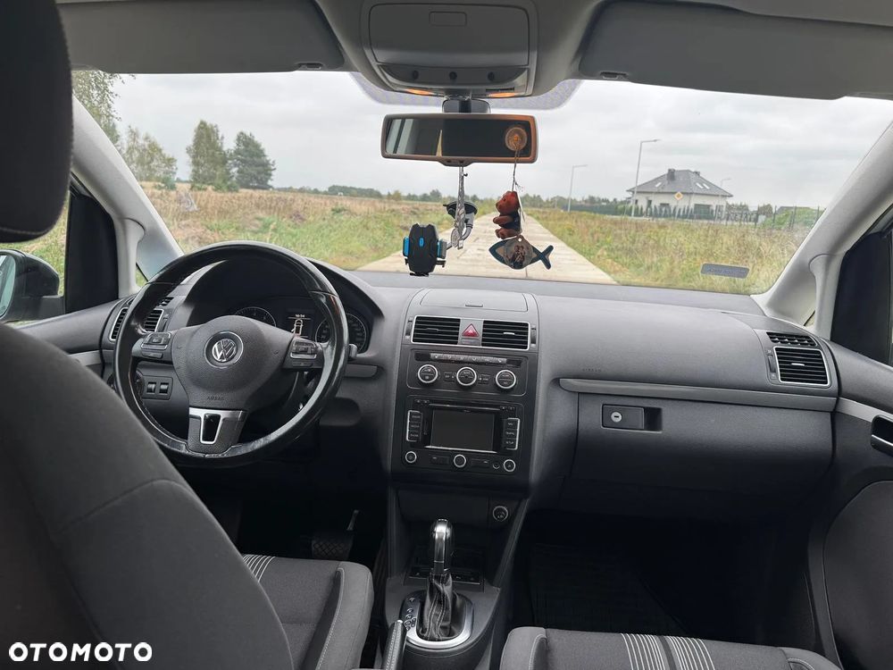 Volkswagen Touran - 19