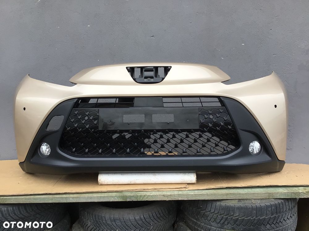 Zderzak przedni Toyota Aygo X kod 4U9 - 1