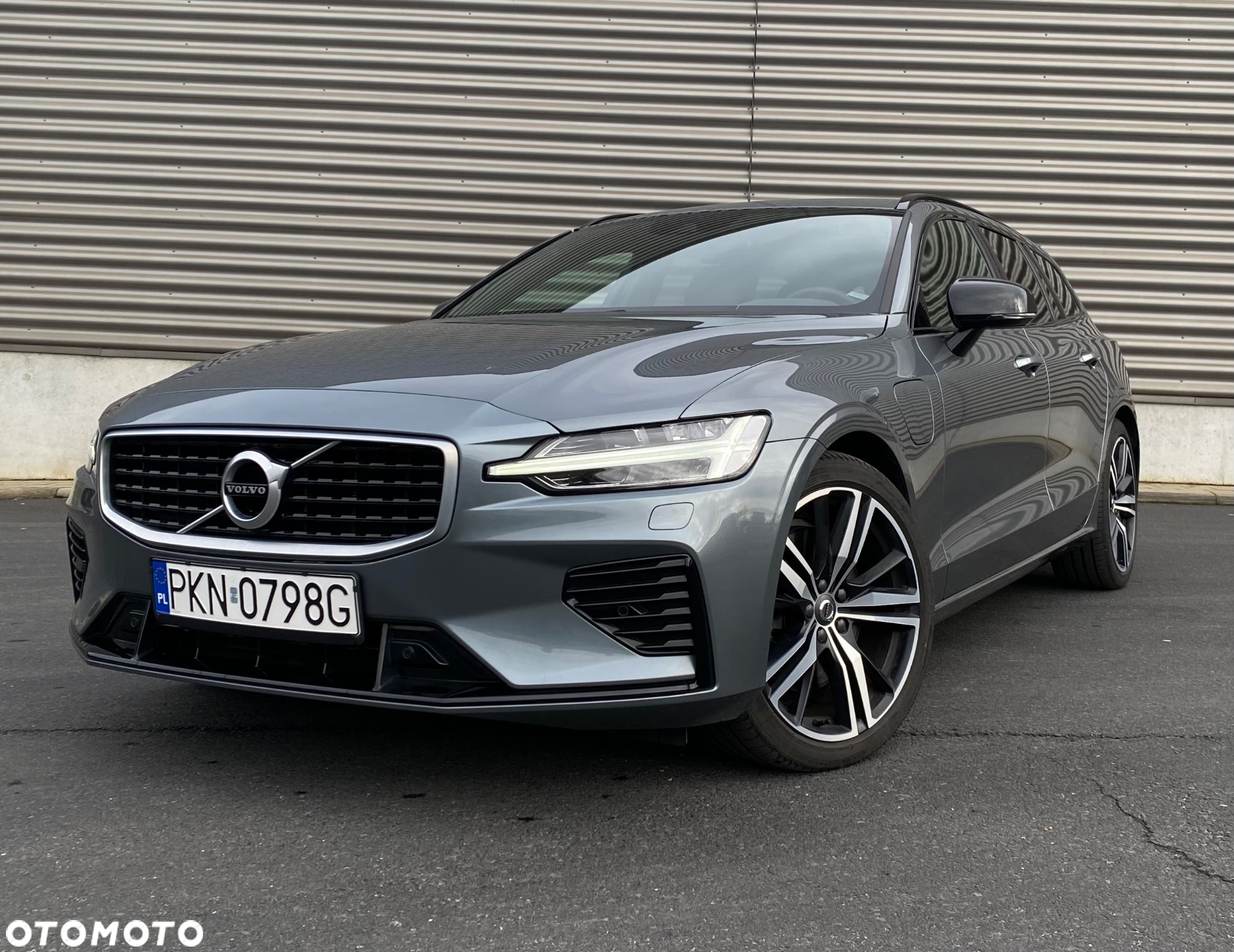 Volvo V60 T8 AWD Plug-In Hybrid R-Design - 3