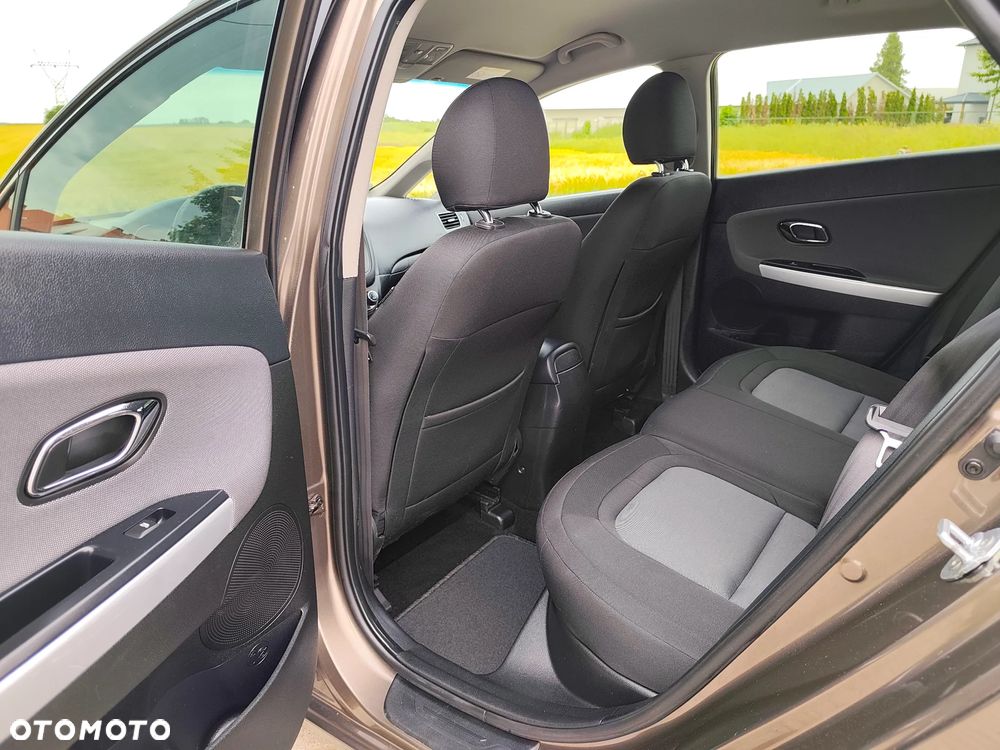 Kia Ceed 1.6 CRDi 128 Fifa World Cup Edition - 10