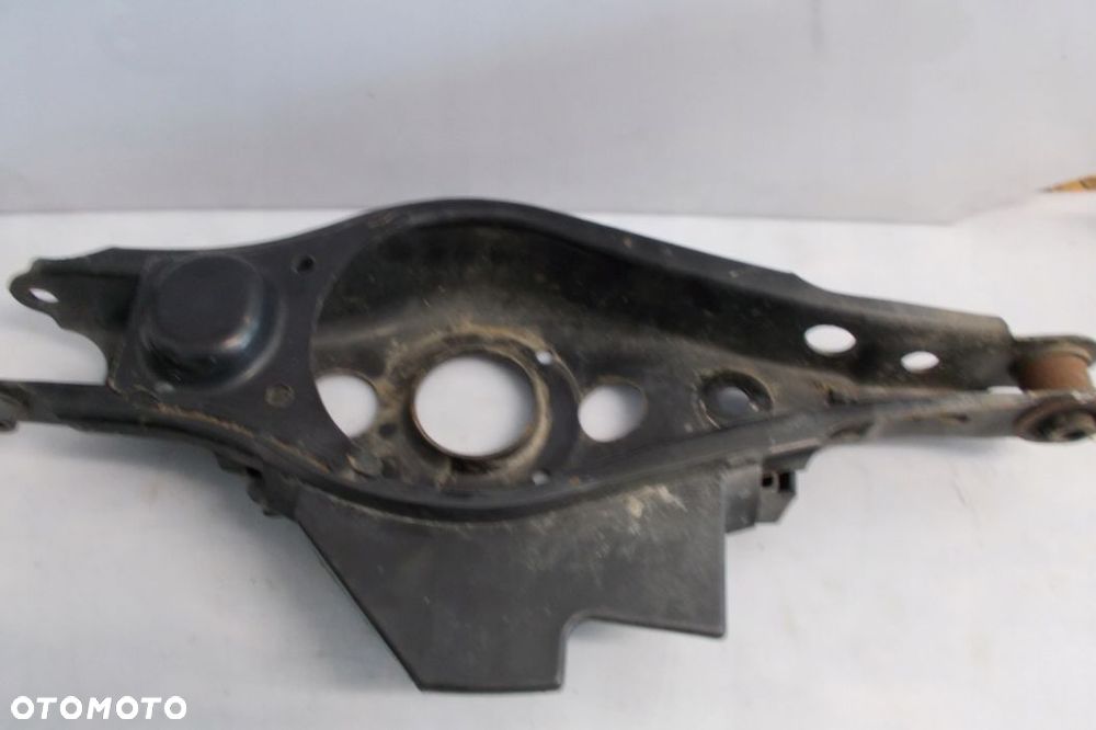 WAHACZ TYLNY PRAWY LEXUS NX300H - 1