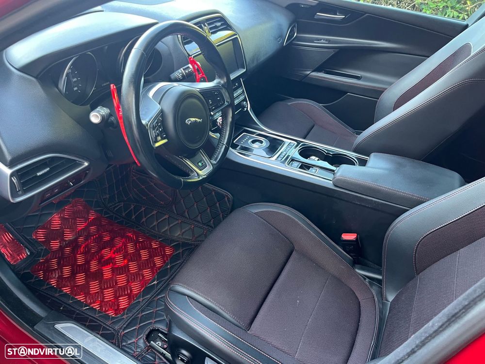 Jaguar XE - 19