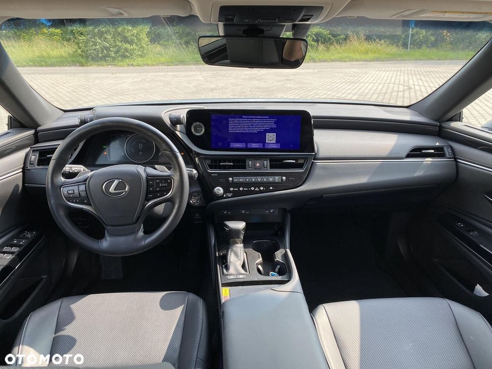 Lexus ES 300h Business Edition - 4