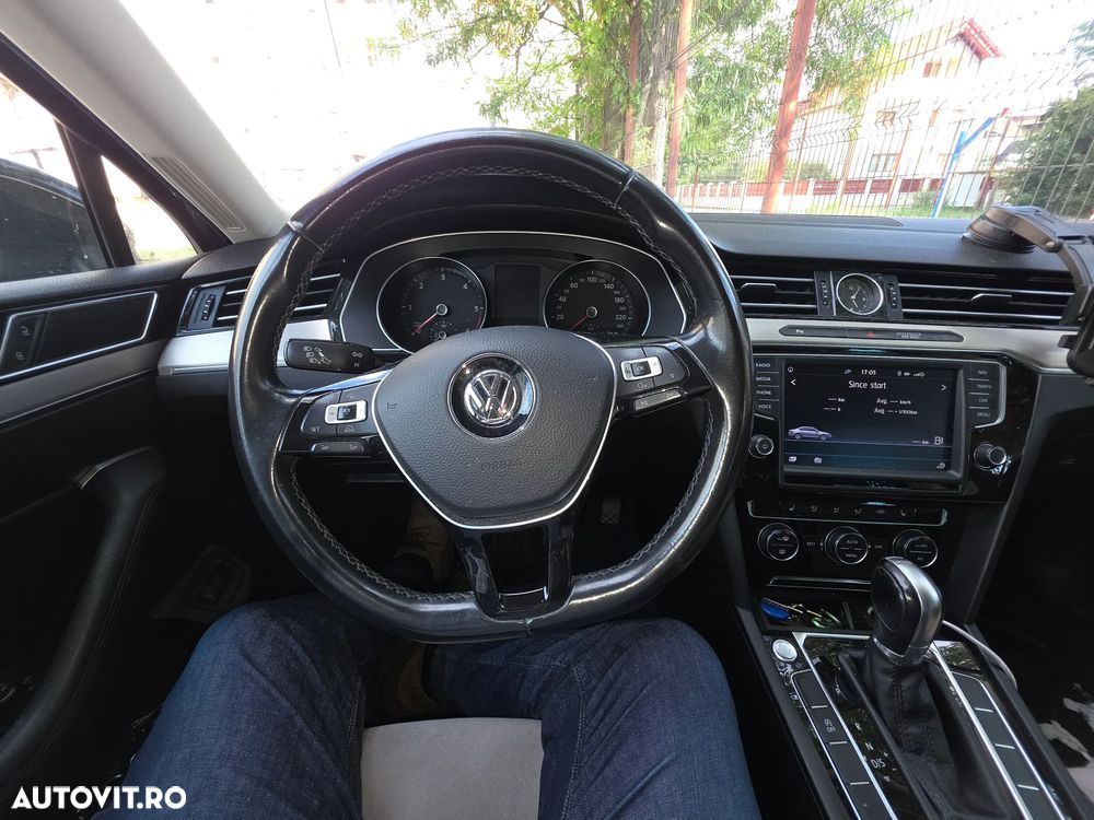 Volkswagen Passat - 4