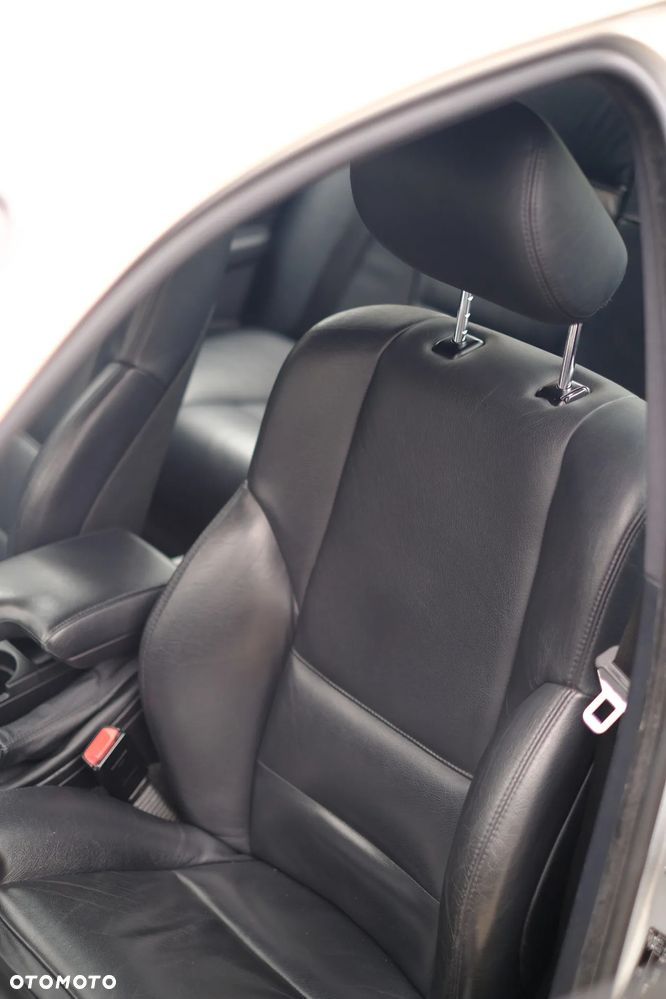 BMW Seria 3 330i - 8