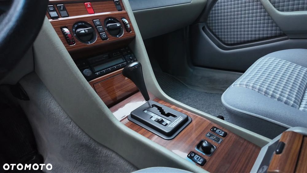 Mercedes-Benz Klasa E - 21