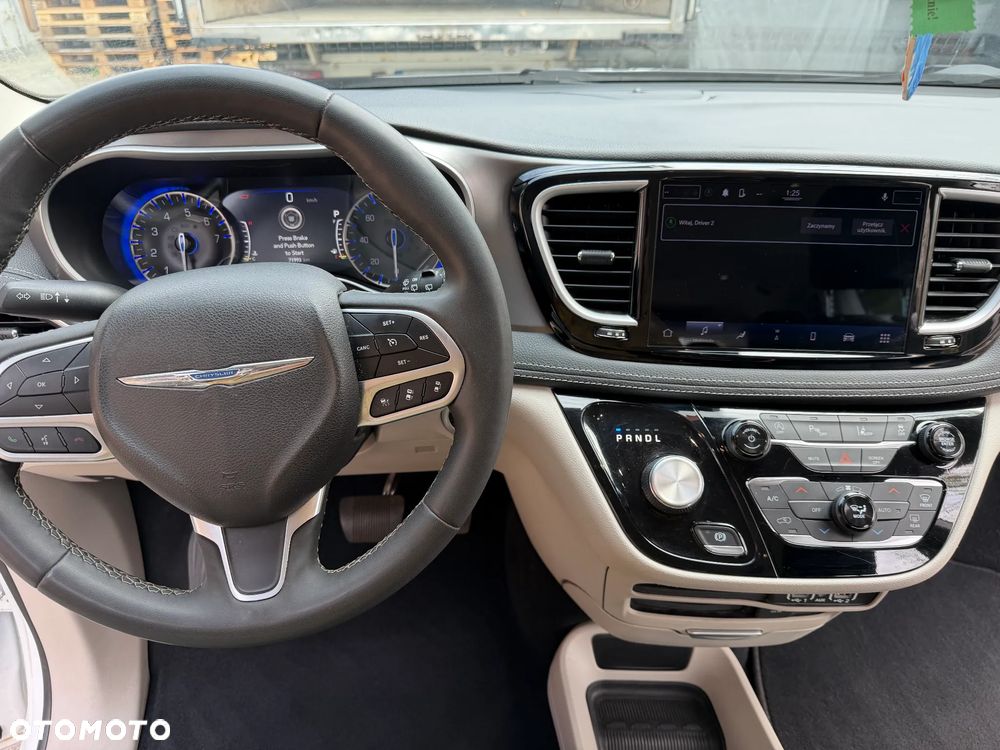 Chrysler Pacifica - 11