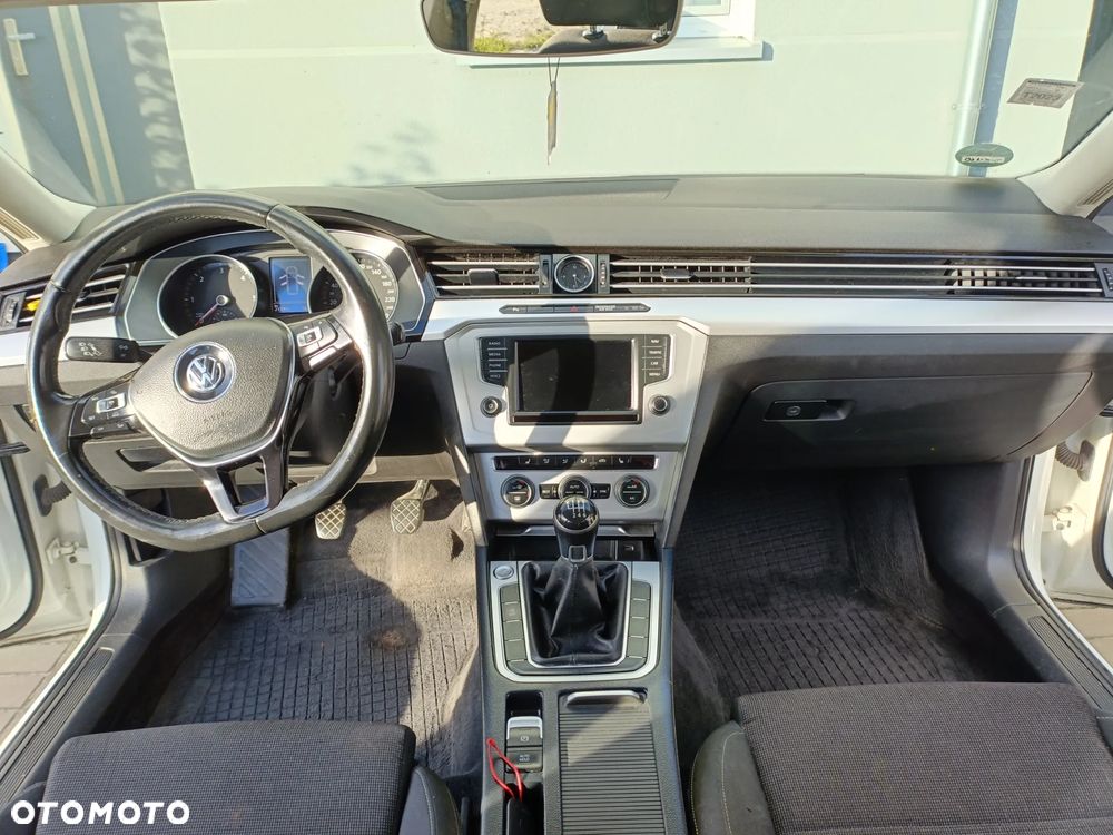 Volkswagen Passat Variant 2.0 TDI (BlueMotion Technology) Trendline - 19