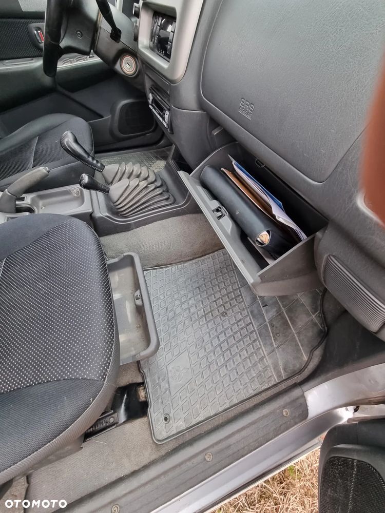 Mitsubishi L200 - 23