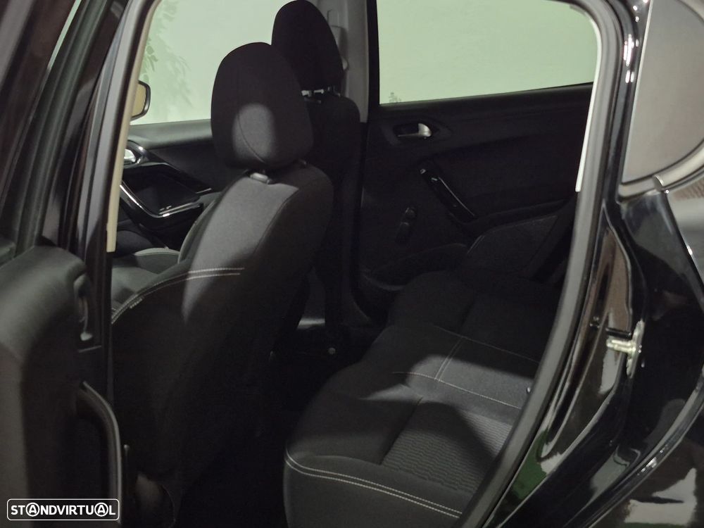 Peugeot 208 1.2 PureTech Style - 23