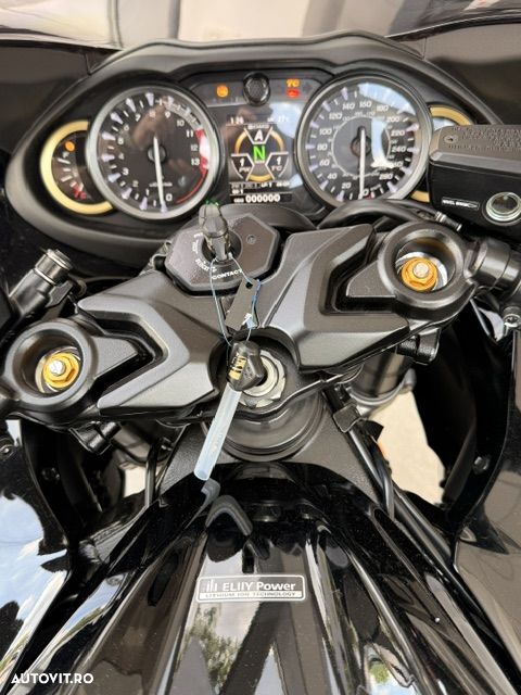 Suzuki GSX 1300R Hayabusa - 2