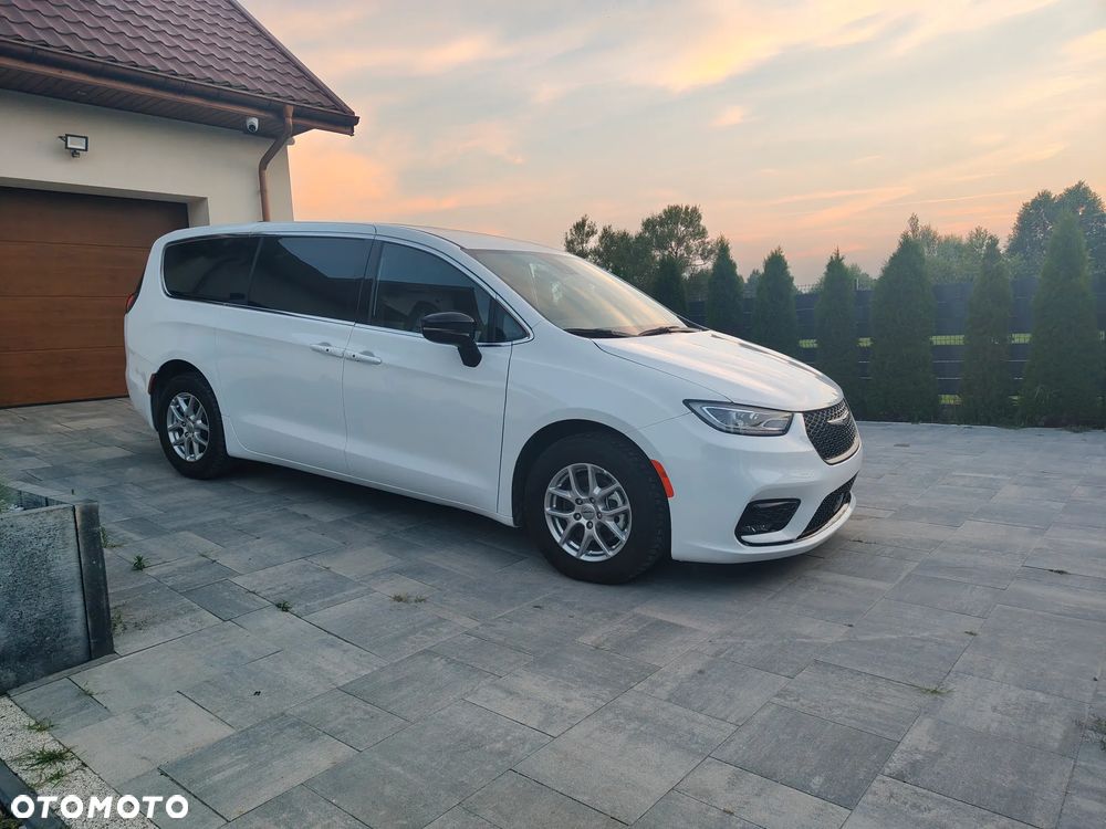 Chrysler Pacifica - 35