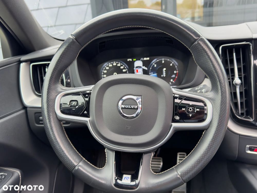 Volvo XC 60 D4 AWD R-Design - 18