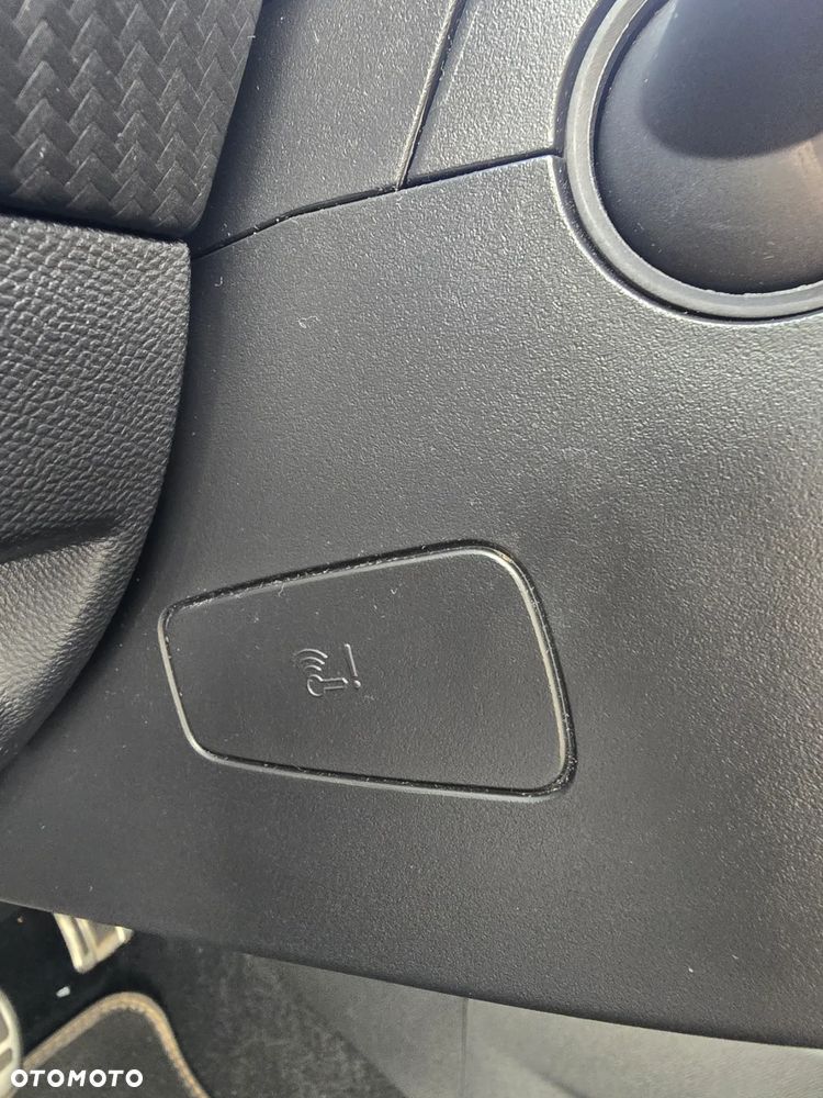 Peugeot 2008 1.2 PureTech Allure S&S EAT8 - 31