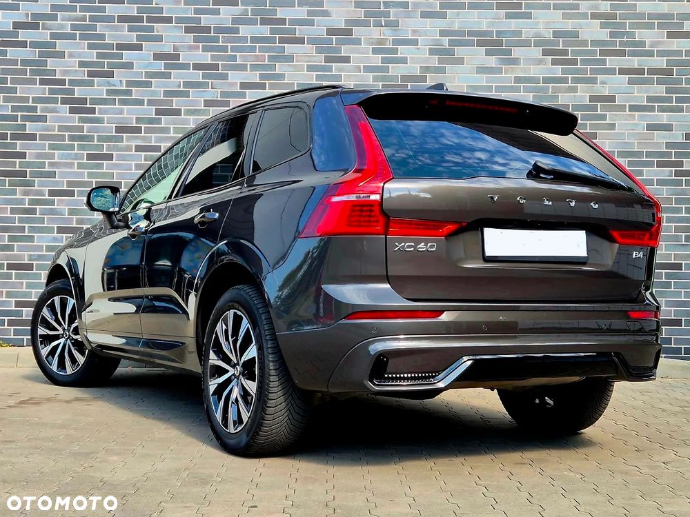 Volvo XC 60 B4 D Ultimate Dark - 11