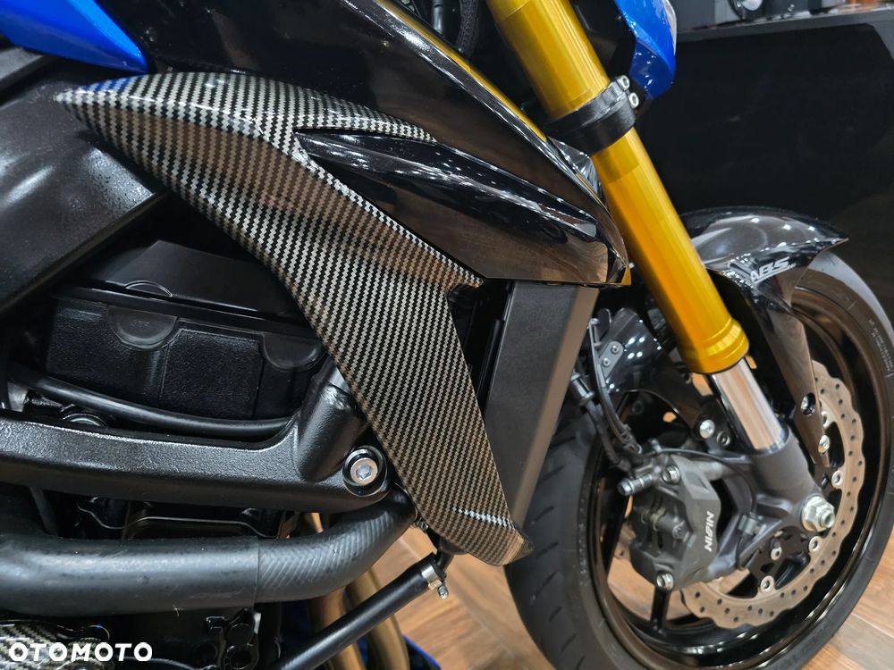 Suzuki GSX - 27