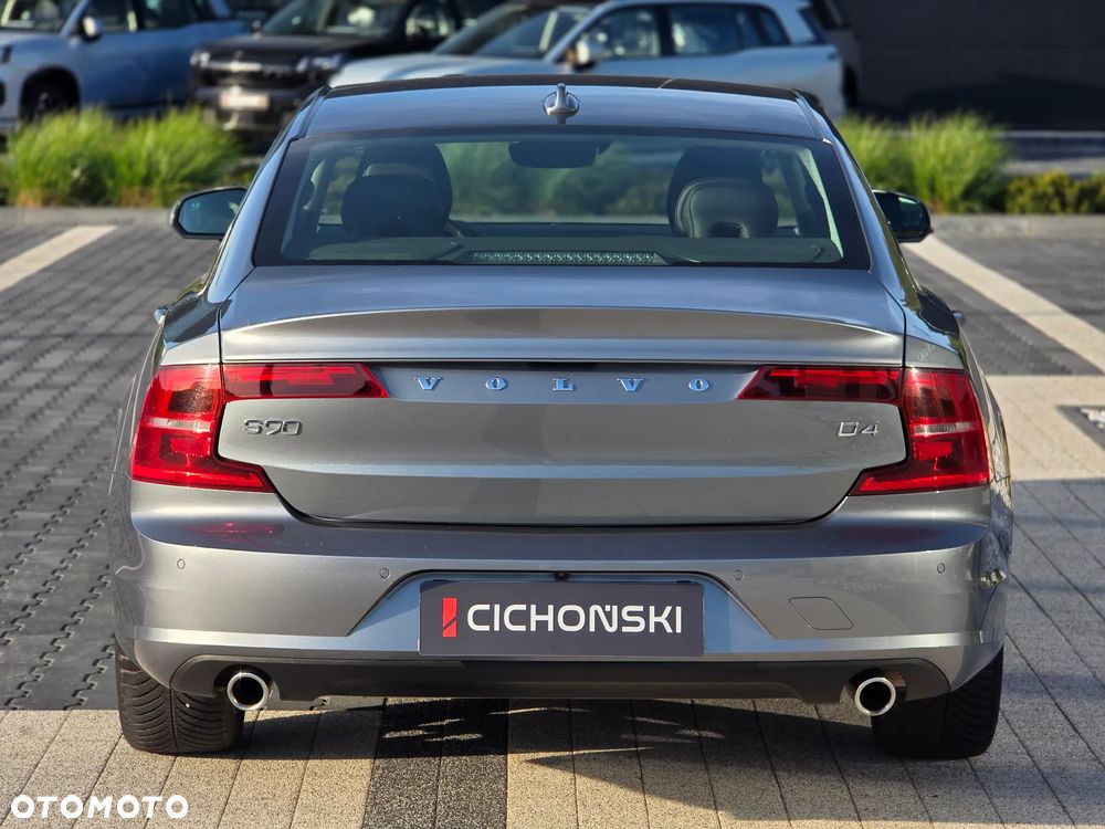 Volvo S90 D4 SCR Momentum Pro - 10