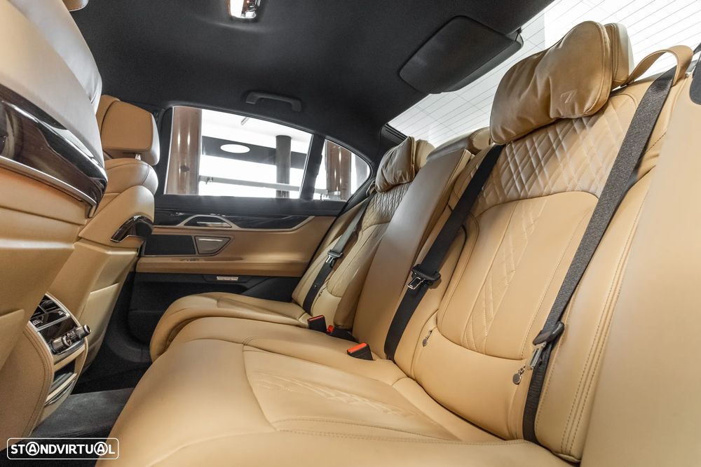 BMW 740 d xDrive Pack M - 10