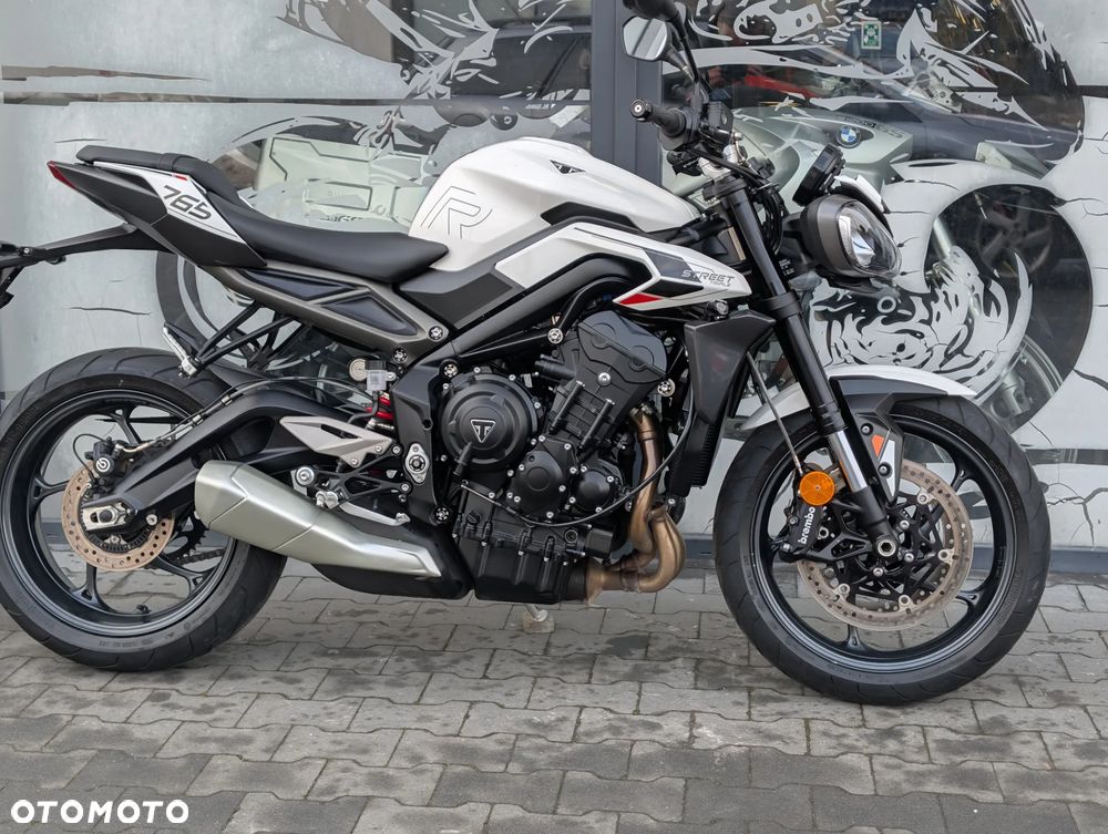 Triumph Street Triple - 17