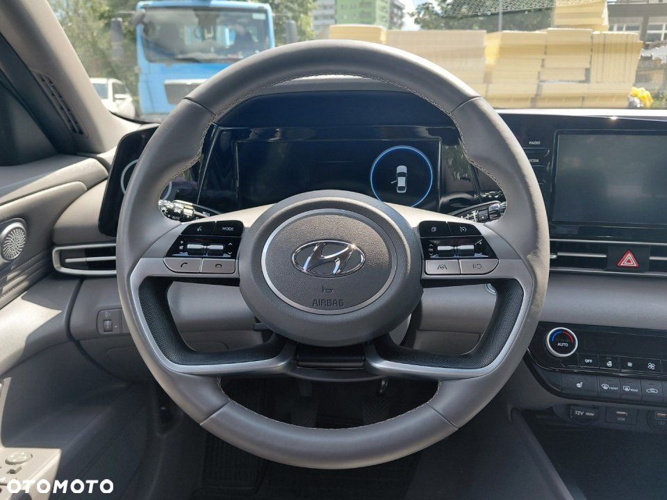 Hyundai Elantra - 11