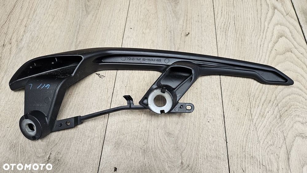 Lewy uchwyt rączka pasażera Yamaha Tricity 300 / XMAX   BX9-F474A-00 - 10