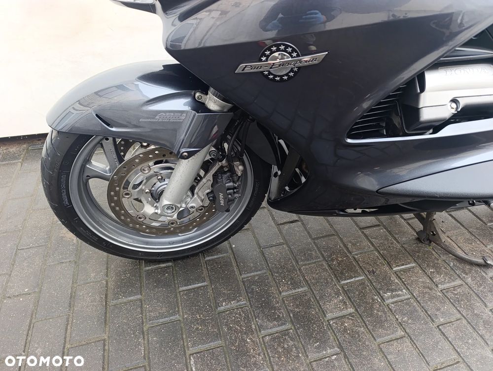 Honda ST - 9