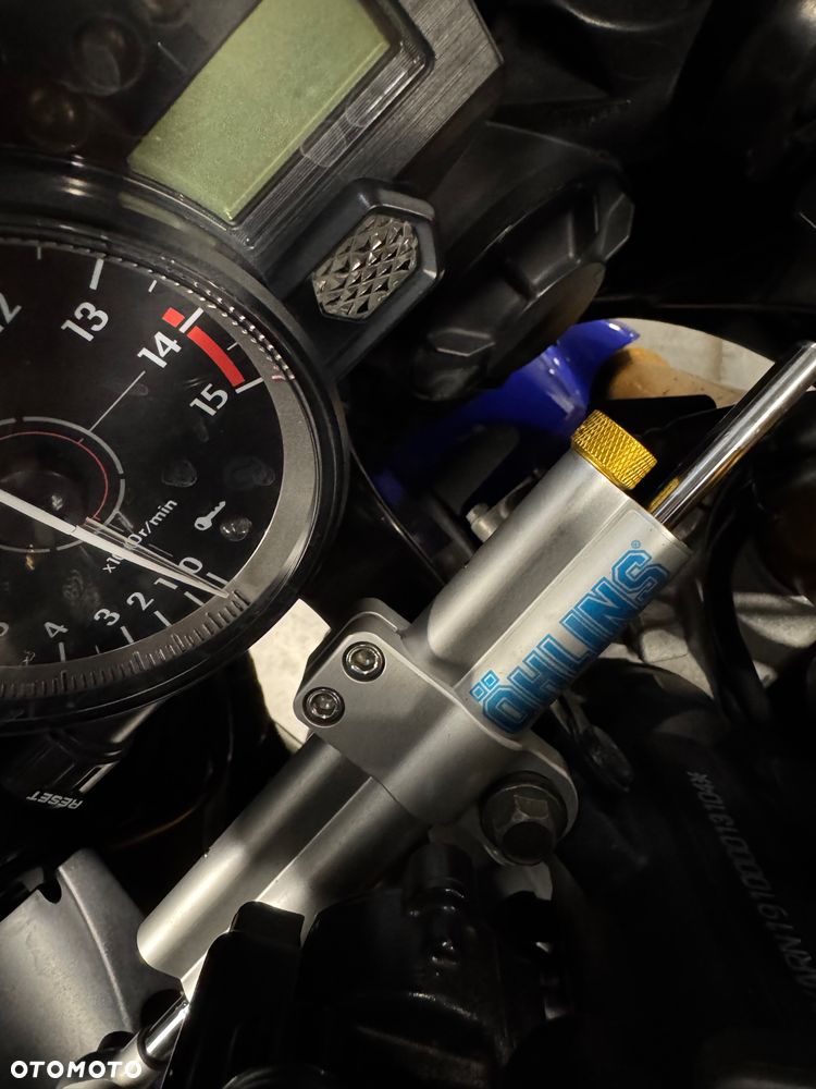 Yamaha R1 - 9