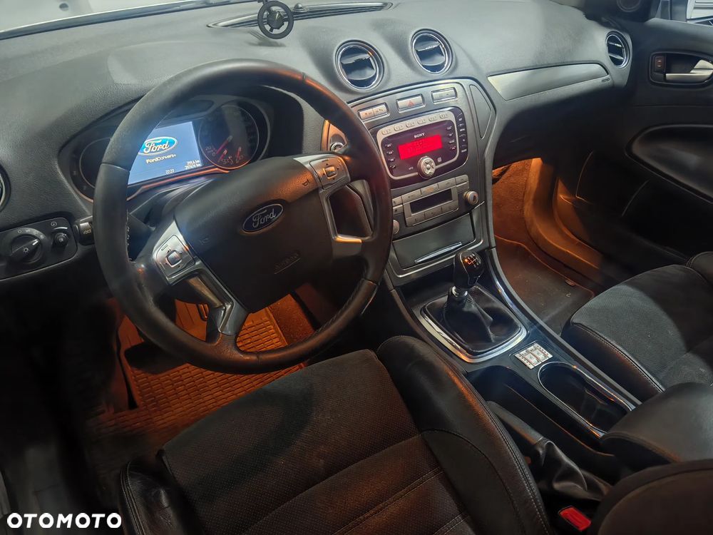 Ford Mondeo - 35