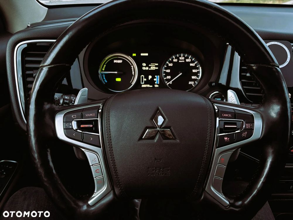 Mitsubishi Outlander Instyle NAVI + - 21
