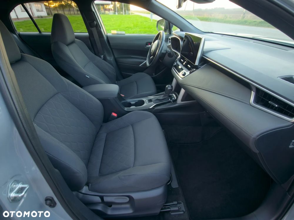 Toyota Corolla Cross 2.0 Hybrid Style AWD - 23