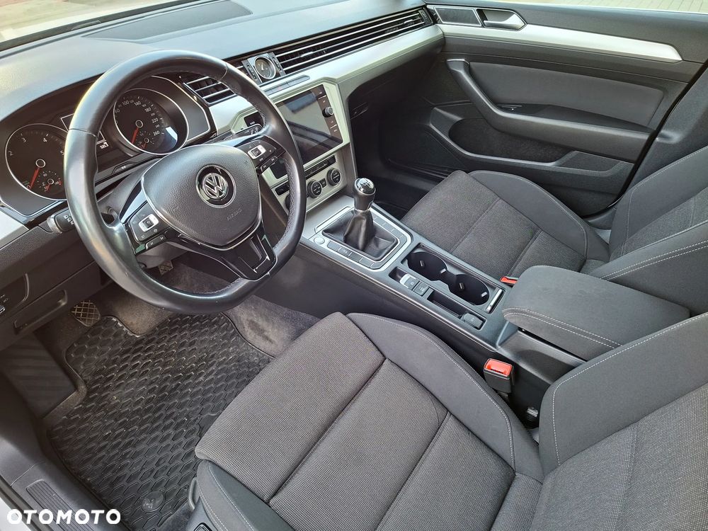 Volkswagen Passat - 17