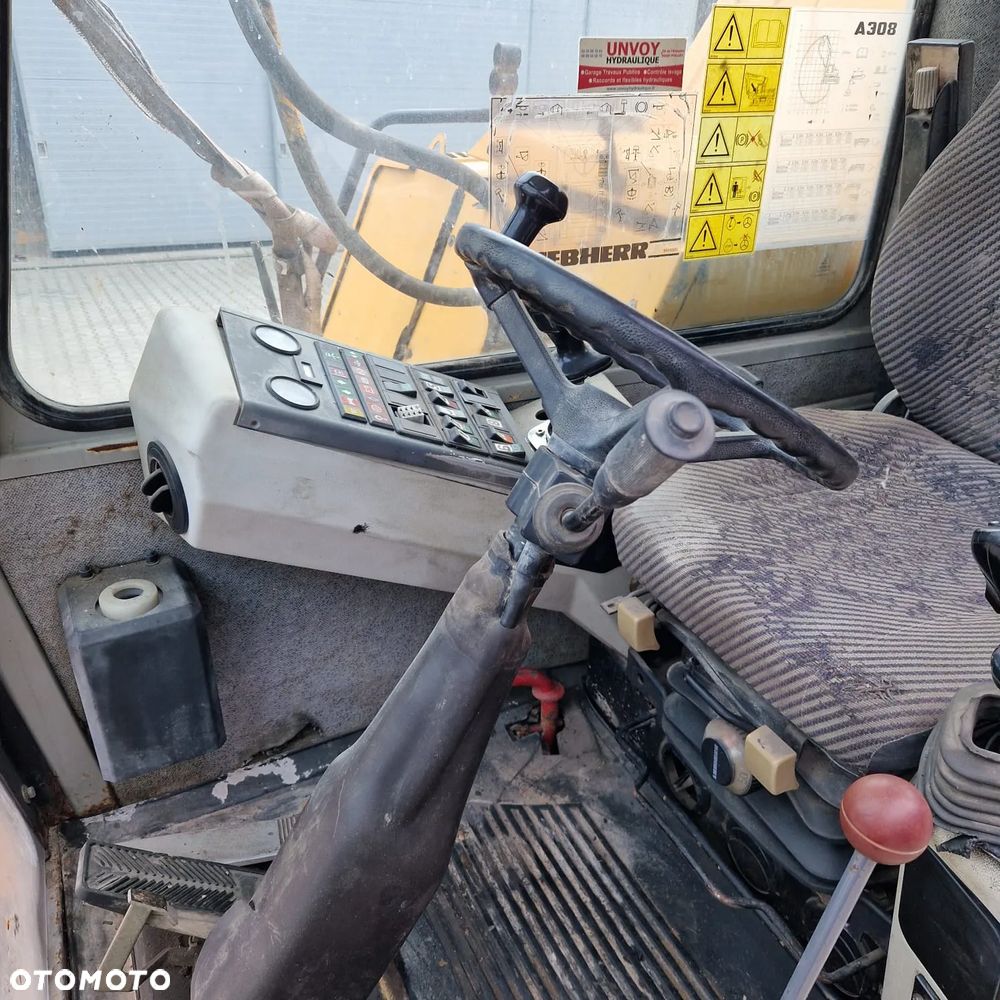 Koparka kołowa pali i jeździ - 3